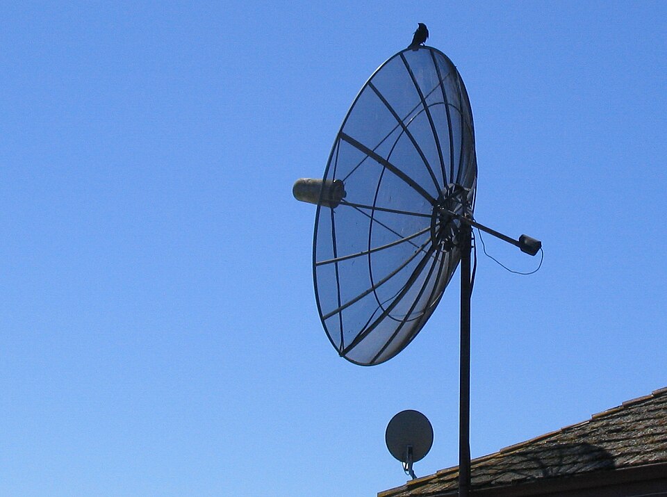 Bästa iptv leverantör flashback - parabolantenn som symboliserar val av tv-streamingtjänst