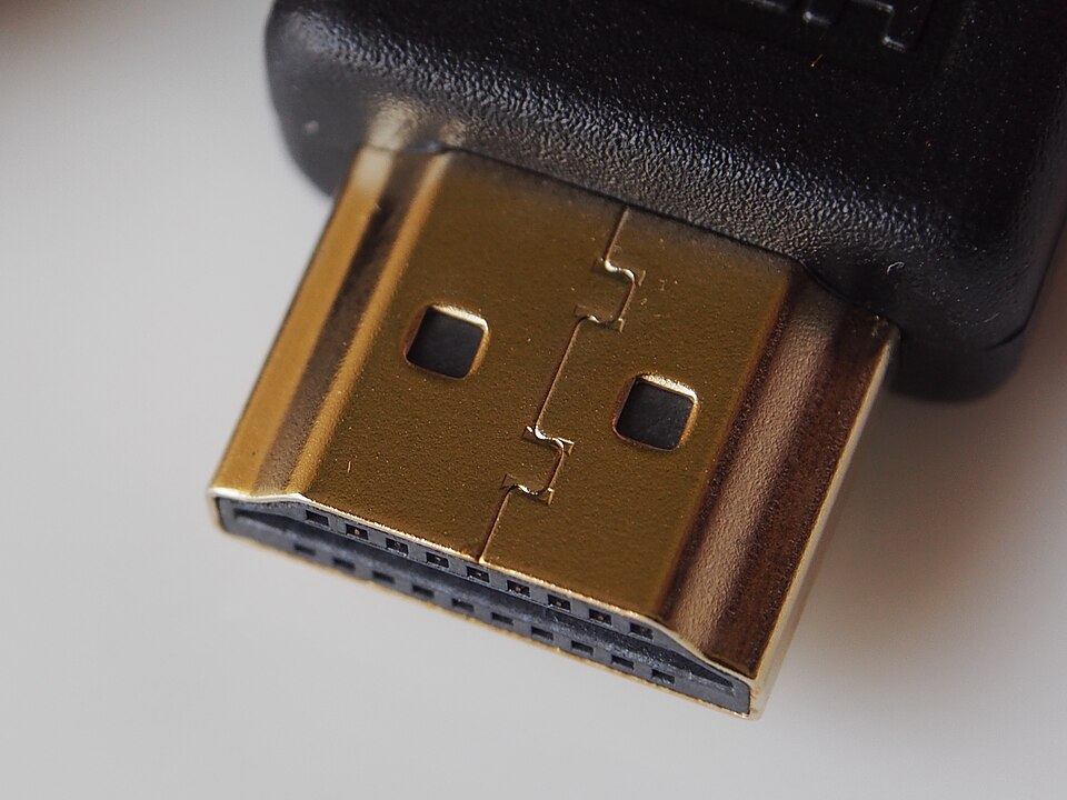 iptv box elgiganten - närbild på en HDMI-kontakt som ansluter boxen