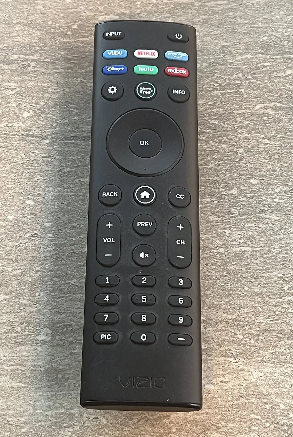Fjärrkontroll används för att styra en iptv smart player på tv