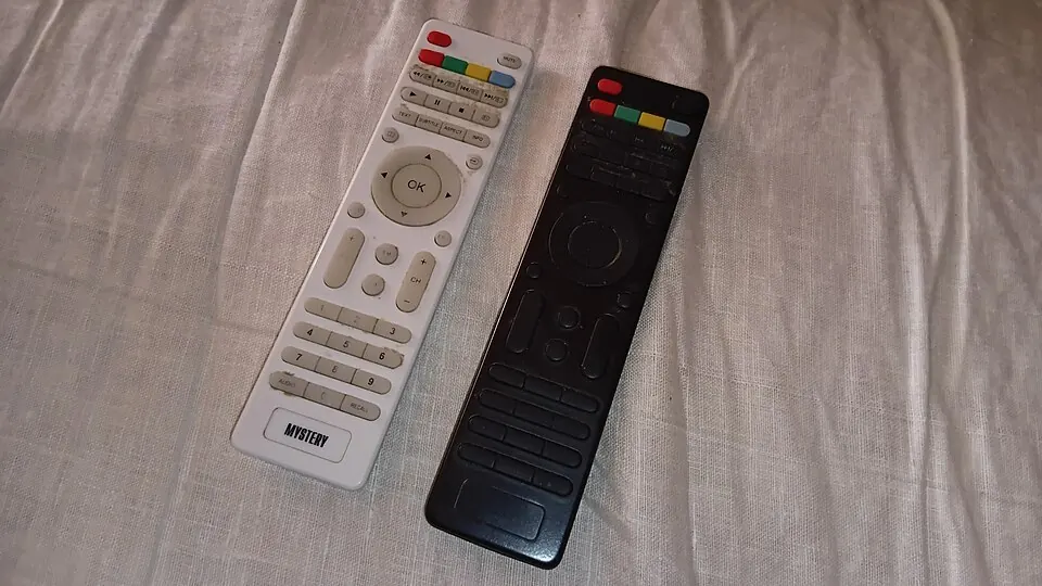 Fjärrkontroll används för att styra iptv sverige-streaming på tv